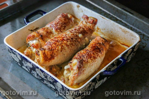 Мясные рулетики из свинины с лисичками и сыром 