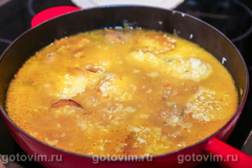 Плов с колбасками, картофелем и фасолью